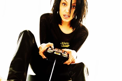 Desktop Wallpapers · Celebrities · Female · Angelina Jolie