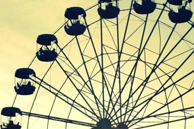 Sunlight Through Ferris Wheel Samsung Wallpapers Download