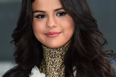 HD Wallpapers Of Celebrities: Selena Gomez At Louis Vuitton ...