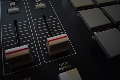 File:Akai MPC2500 Sliders.jpg   Wikimedia Commons