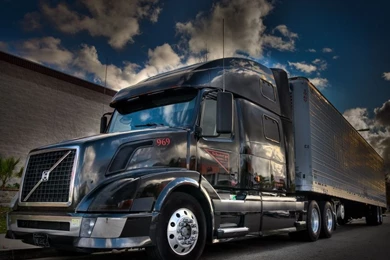 Tips On Sharing The Road With 18 Wheeler Trucks