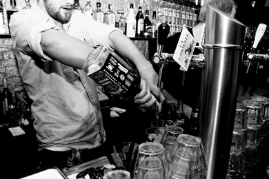 Bw Bartender Bar Jack Daniel Alcohol HD Resolution Wallpapers ...