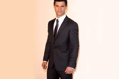 Taylor Lautner Iphone Wallpapers
