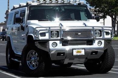 White hummer h2.jpg