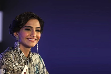 Sonam Kapoor Wallpapers   (1600x1200) : Janubaba.com