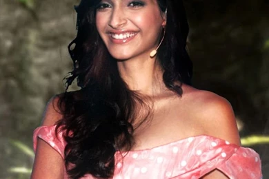 Sonam Kapoor Latest High Quality Wallpaper 1   Tamil FIlm News