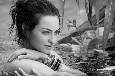 Beautiful Sonakshi Sinha In Water Download Hd Widescreen ...