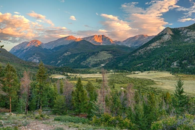 Sunrise At The Rocky Mountains [Wallpaper]