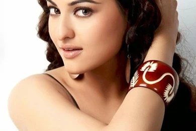Hot Sonakshi Sinha HD Wallpapers Free Download