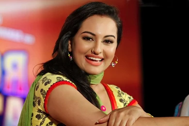 Sonakshi Sinha Hot Smiling Hd Letest Wallpapers   Free Hd Wallpapers