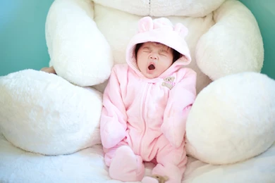 Cute Baby Yawning Wallpapers