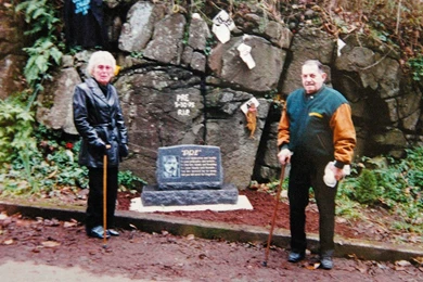 Steve Prefontaine's Parents, Elfriede And Ray Prefontaine, Stand ...