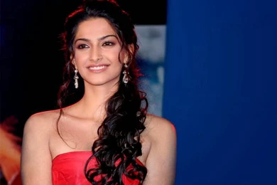 ShowBiz Indian Wallpapers: Sonam Kapoor Wallpapers Free Download