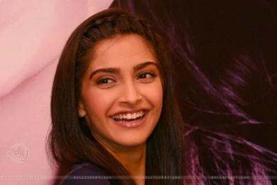 Wallpapers   Actress Sonam Kapoor At A Breast Cancer Campaign At ...