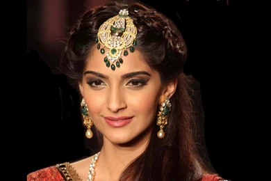 Sonam Kapoor Accessories Picture