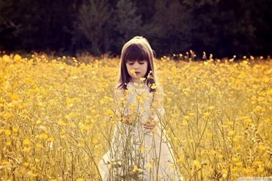 Cute Little Girl Landscape Wallpapers