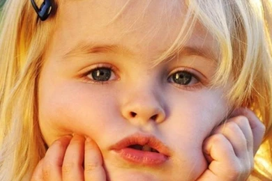 Cute Little Girl Galaxy S5 Wallpapers.jpg