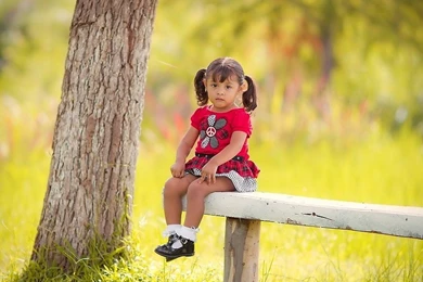 Sad Little Girl Sitting On Bench HD Wallpapers Free Desktop ...