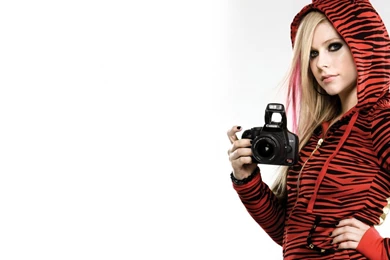 Download Avril Lavigne With Canon Wallpapers In 1366x768 Resolution
