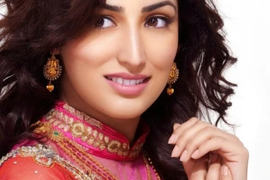 Yami Gautam HD Wallpapers