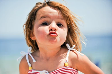 Cute Little Girl 壁紙画像 PCHDWallpaper.com : PCHDWallpaper.com