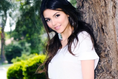 Victoria Justice HD Desktop Wallpapers
