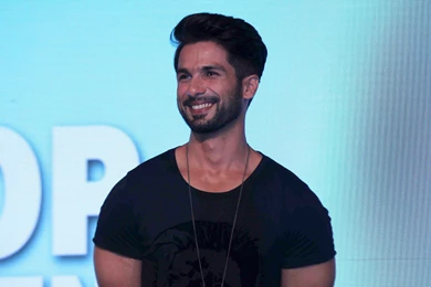 Handsome Dashing Look Of Shahid Kapoor Wallpapers