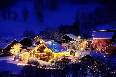 Christmas Lights In The Small Village Wallpapers » WallDevil Best ...