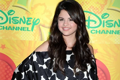 Download 2560x2048 Selena Gomez Disney Channel Wallpapers