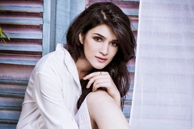 Indian Actress Kriti Sanon Latest Unseen HD Wallpapes, Pics & Images