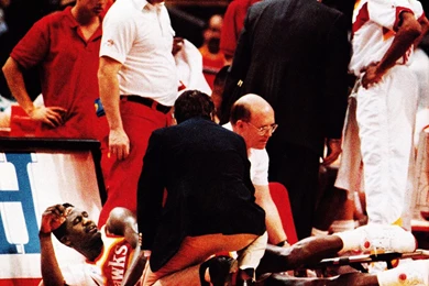 32 Year Old Dominique Wilkins Injures Achilles In 1992 / Comes ...