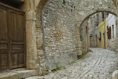 Narrow Street In The Jewish Quarter Of The Old City Of Jerusalem ...