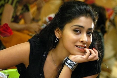 Shriya Saran Wallpapers, Wiki, New HD Photo Gallery