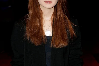 Bonnie Wright Pos Celebrities Picture Bonnie Wright Hd Wallpapers