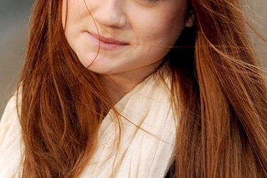Bonnie Wright Mobile Wallpapers 7914