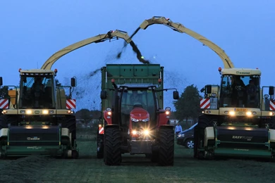 Krone Demonstration Goes 2013 + Massey Ferguson 7624 + Krone ZX450 ...