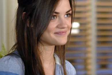 Pretty Little Liars Actress Lucy Hale Hd Wallpapers