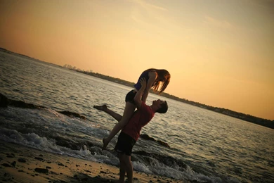 Boy Lifting Girl In Sea Beach HD Wallpapers