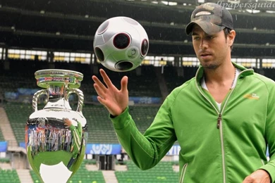 Enrique Iglesias Wallpaper 0401   Enrique Iglesias   Official Website