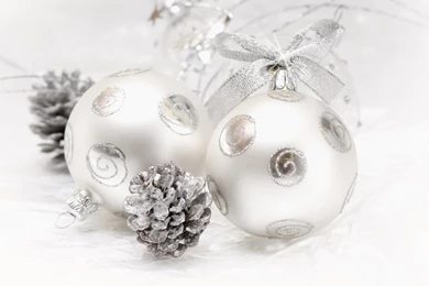 Download Beautiful Silver Christmas Ball Wallpapers Free By Udhao.net
