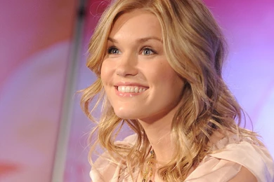 1600x1200px Emily Rose