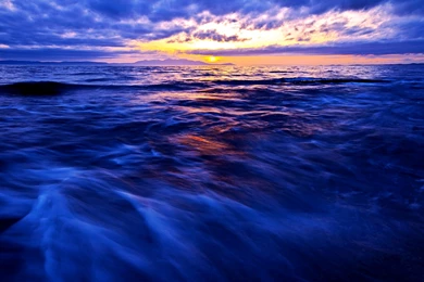 2560x1600px Deep Blue Sea