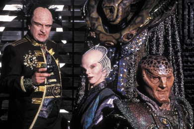 900x350px Babylon 5 205.33 KB