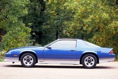BLUE CHEVROLET CAMARO CLASSIC WALLPAPER   (