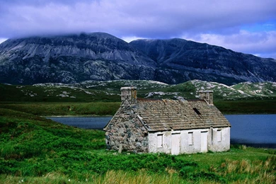 Beautiful Mountain Scene Scotland – BUZZERG