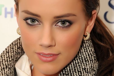 Hot HD Amber Heard Wallpapers