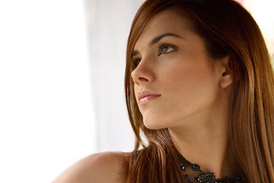 984x600px HD Creative Female Models Picture 249.56 KB