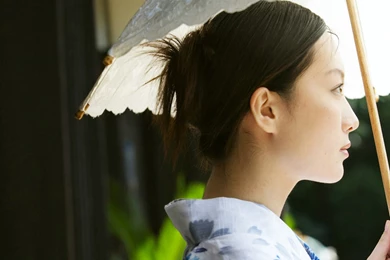 Download Beautiful Woman Wearing A Japanese Kimono Wallpapers ...