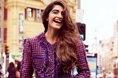 Sonam Kapoor Cute Smile Wallpapers