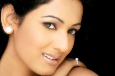 Sonal Chauhan Wallpapers Free Download